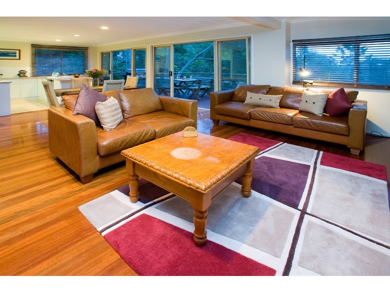 24 Flynn Street, Holland Park West QLD 4121