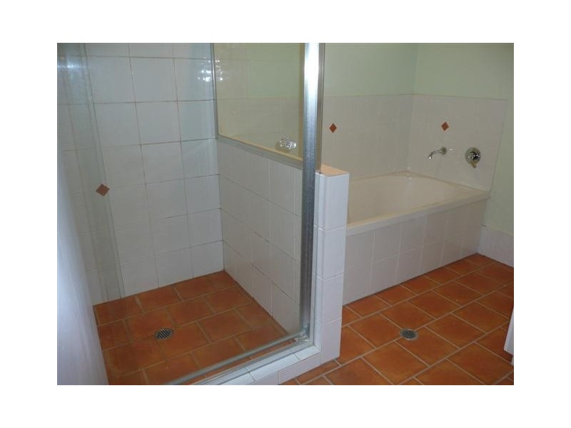 8 Joachim Street, Holland Park West QLD 4121