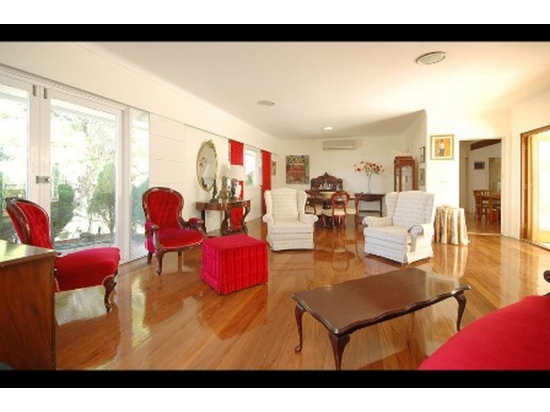 26 Berkeley Street, Holland Park QLD 4121