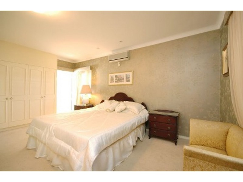 26 Berkeley Street, Holland Park QLD 4121