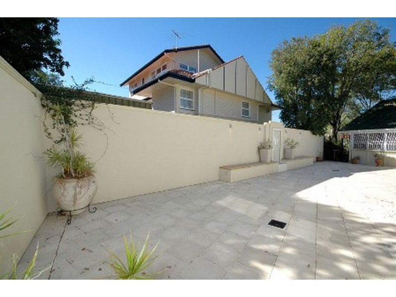 26 Berkeley Street, Holland Park QLD 4121