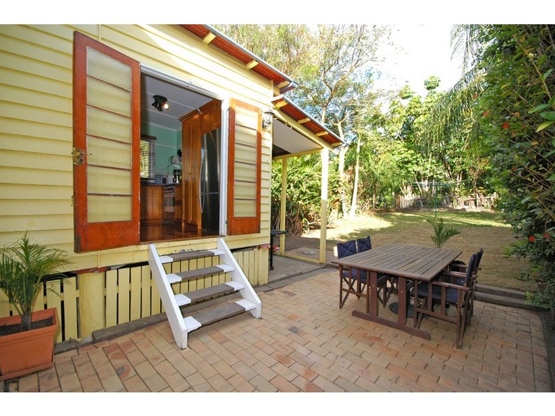 153 Cracknell Road, Tarragindi QLD 4121