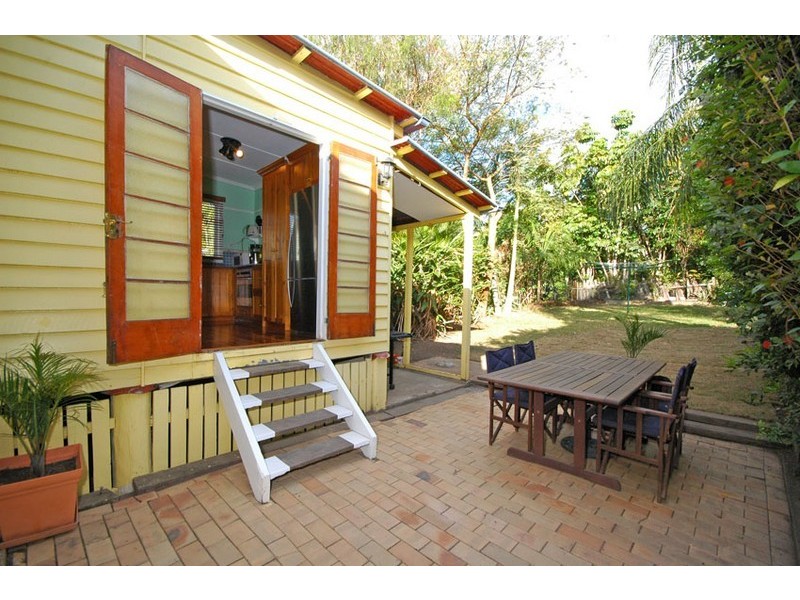 153 Cracknell Road, Tarragindi QLD 4121