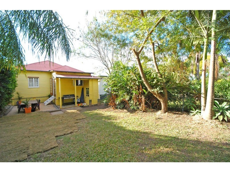 153 Cracknell Road, Tarragindi QLD 4121