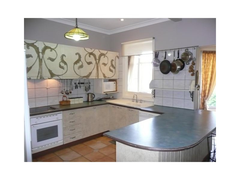 81 Greenmount Avenue, Holland Park QLD 4121