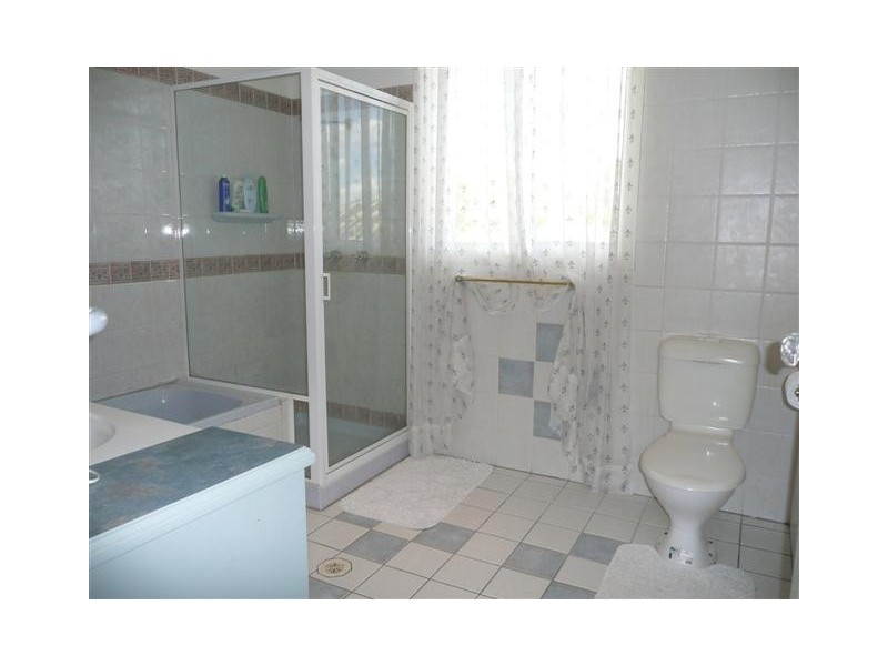 81 Greenmount Avenue, Holland Park QLD 4121