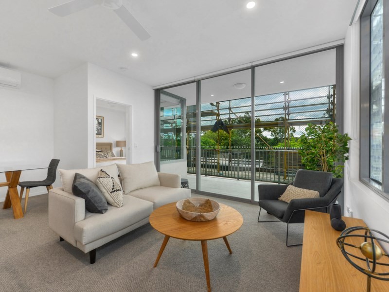 54 Lincoln Street, Greenslopes QLD 4120