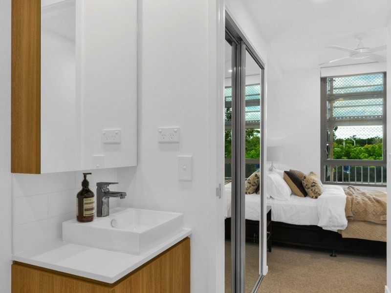 54 Lincoln Street, Greenslopes QLD 4120