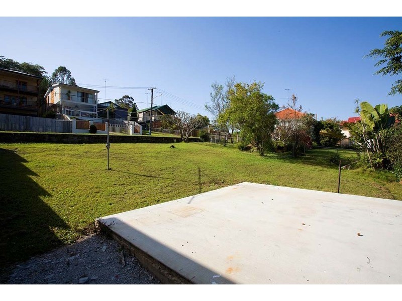 2 Pickthorne Street, Holland Park West QLD 4121