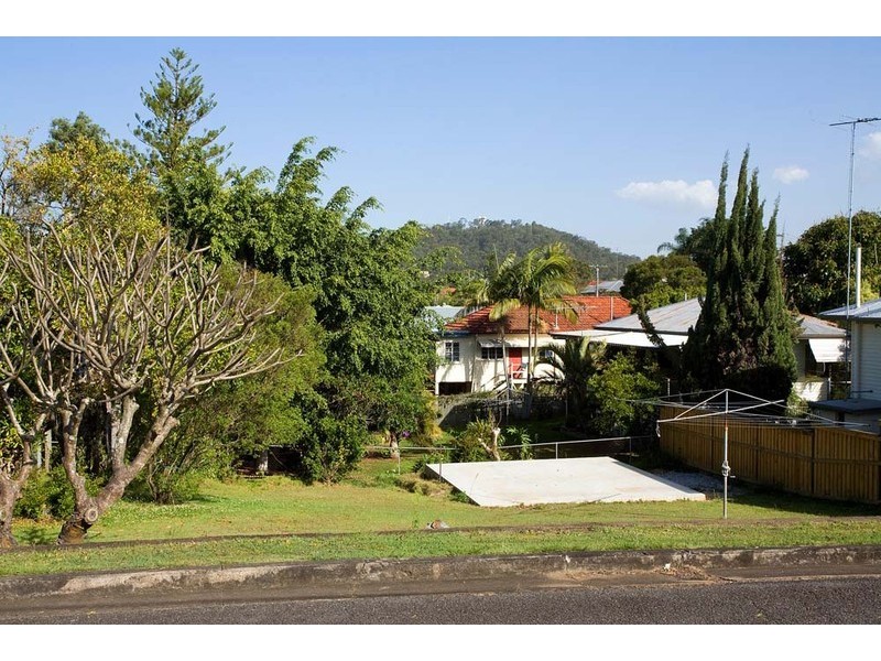 2 Pickthorne Street, Holland Park West QLD 4121