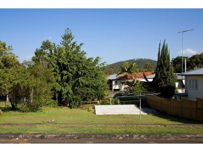 2 Pickthorne Street, Holland Park West QLD 4121