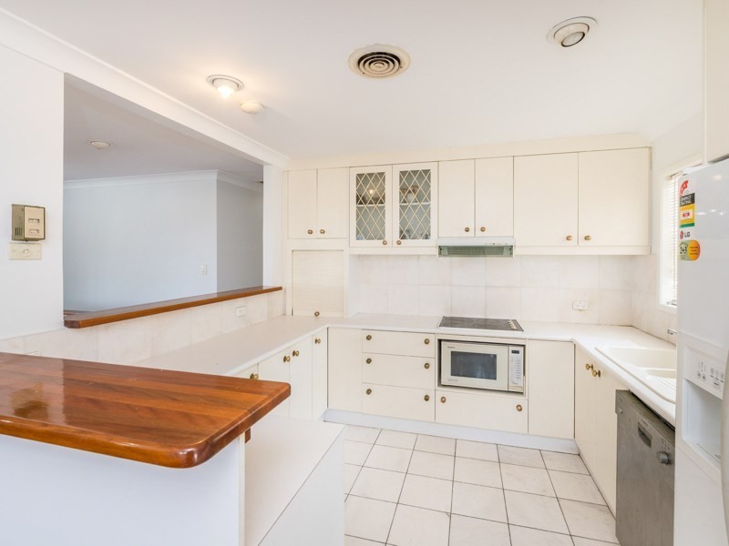 10 Cluden Steet, Holland Park West QLD 4121