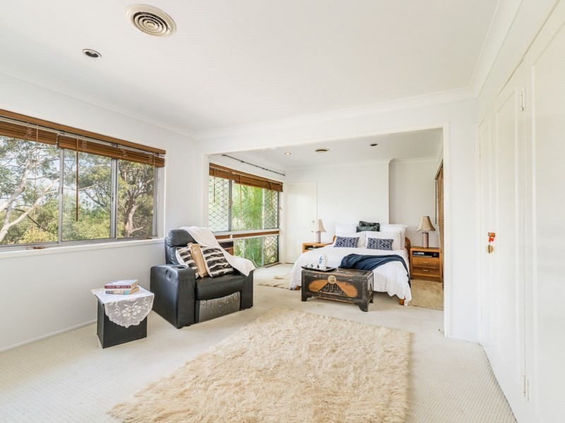 10 Cluden Steet, Holland Park West QLD 4121