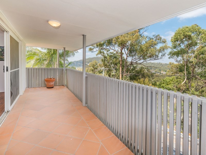 10 Cluden Steet, Holland Park West QLD 4121