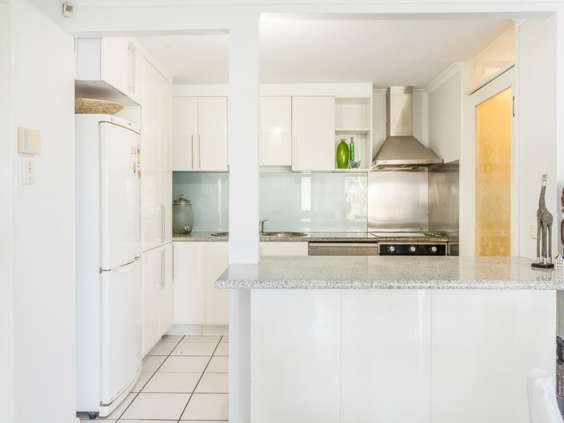 10 Cluden Steet, Holland Park West QLD 4121
