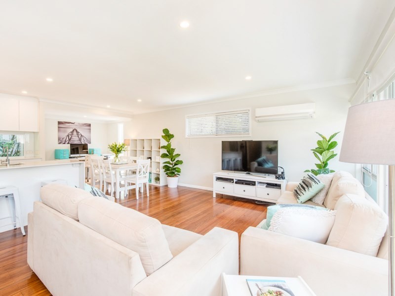 21 Nealdon Street, Holland Park QLD 4121