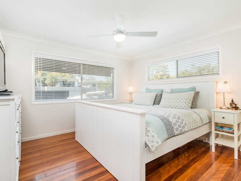 21 Nealdon Street, Holland Park QLD 4121