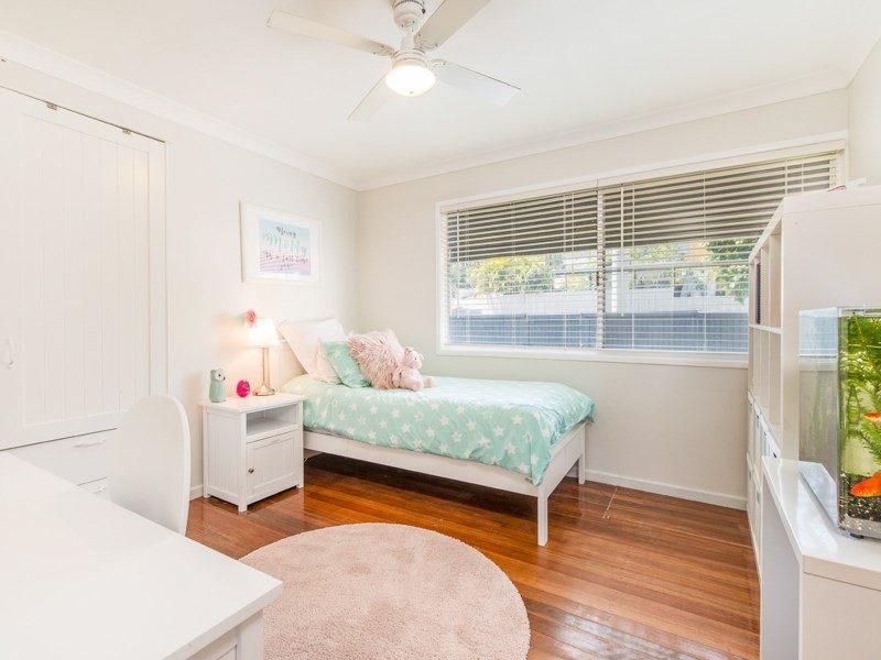 21 Nealdon Street, Holland Park QLD 4121