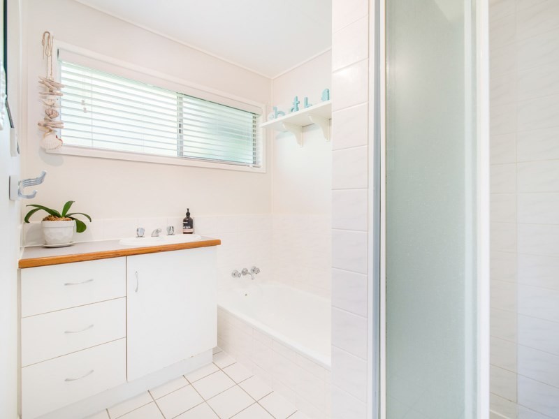 21 Nealdon Street, Holland Park QLD 4121