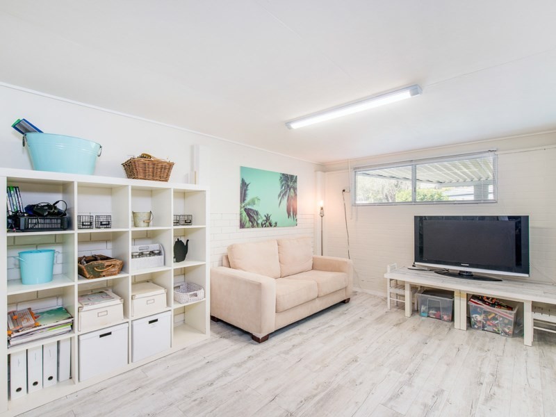 21 Nealdon Street, Holland Park QLD 4121