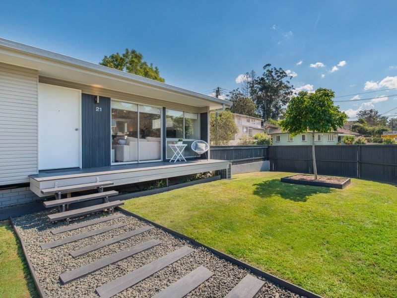 21 Nealdon Street, Holland Park QLD 4121