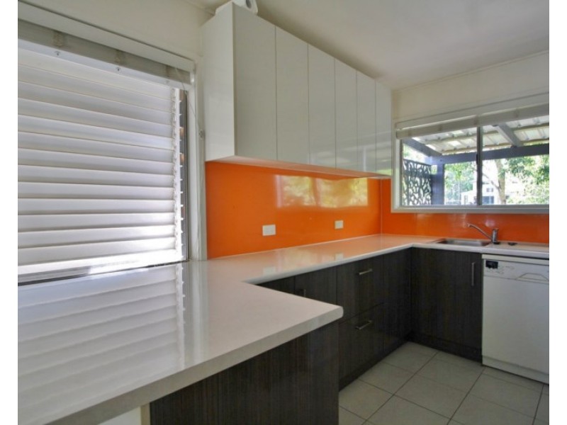2/59 Crown Street, Holland Park West QLD 4121