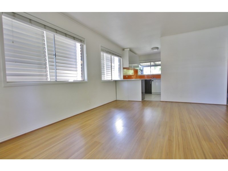 2/59 Crown Street, Holland Park West QLD 4121
