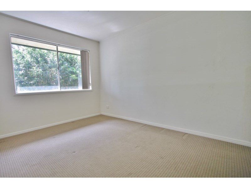 2/59 Crown Street, Holland Park West QLD 4121