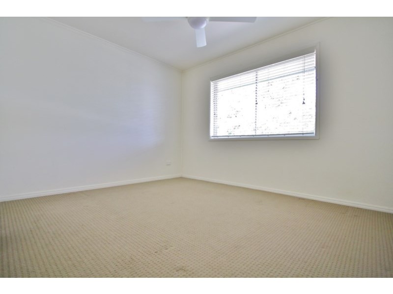 2/59 Crown Street, Holland Park West QLD 4121