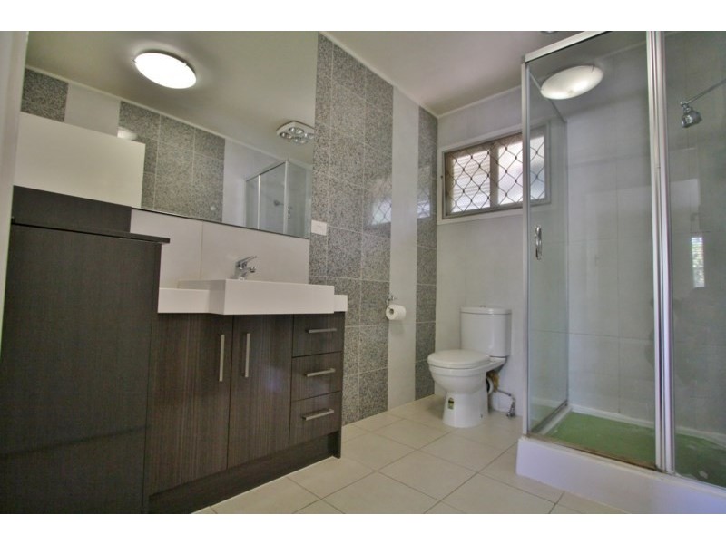 2/59 Crown Street, Holland Park West QLD 4121