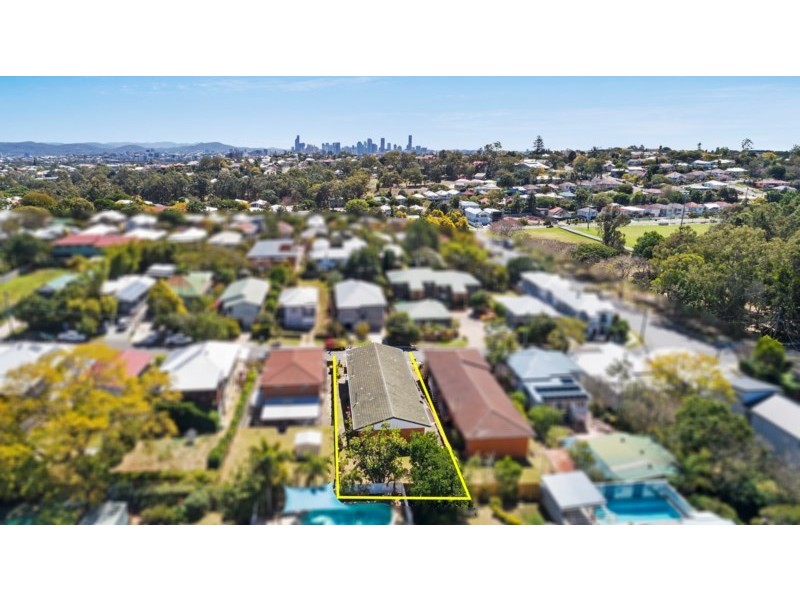 29 Arnold Street, Holland Park QLD 4121