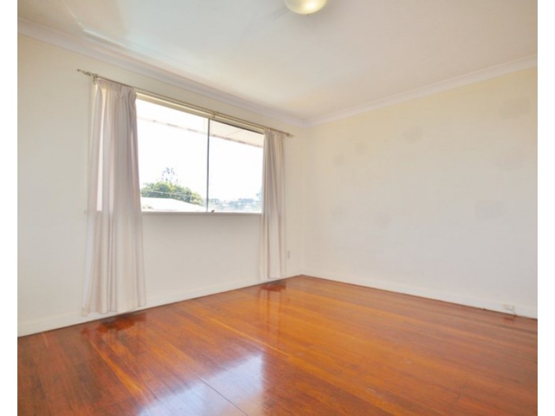 29 Arnold Street, Holland Park QLD 4121