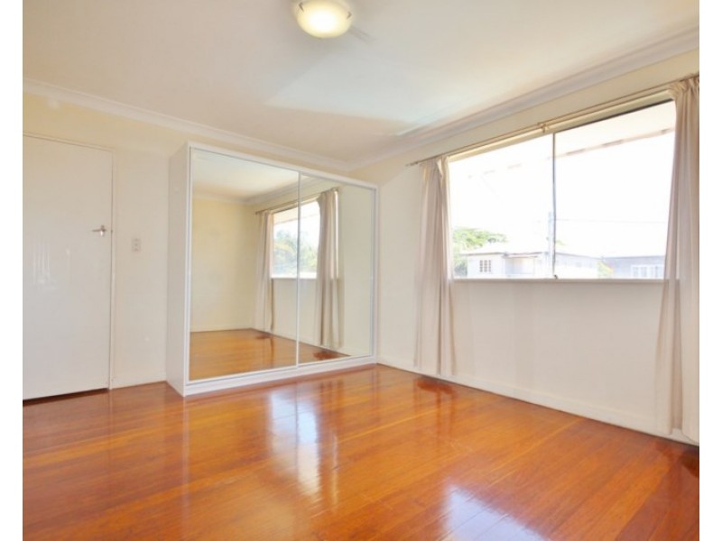 29 Arnold Street, Holland Park QLD 4121