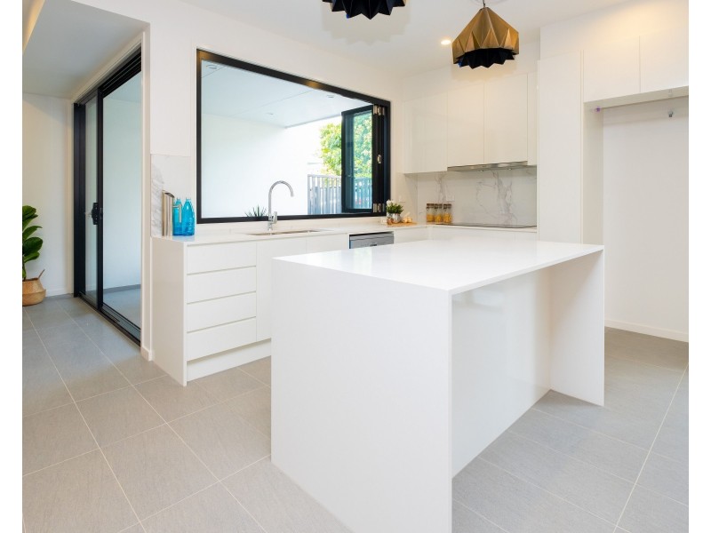 14 Gibson Lane, Morningside QLD 4170