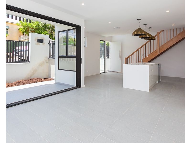 14 Gibson Lane, Morningside QLD 4170