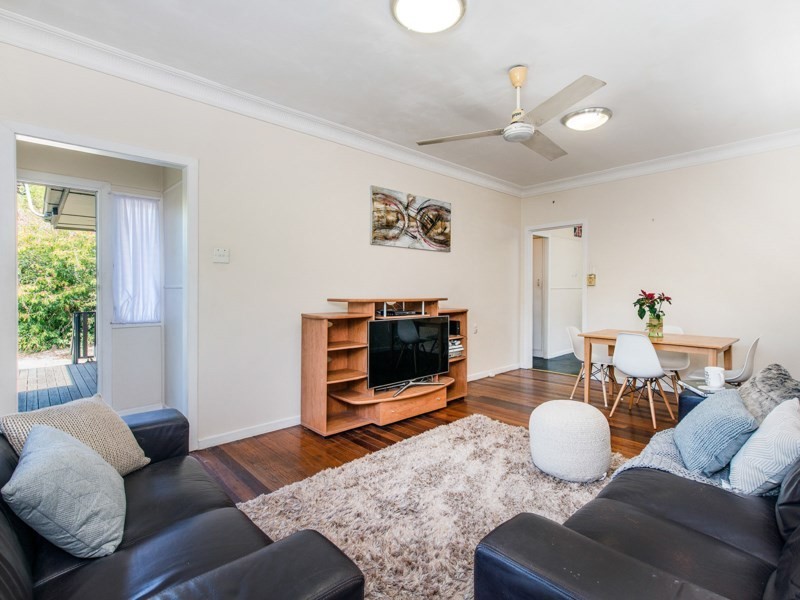 75 Birdwood Road, Holland Park West QLD 4121