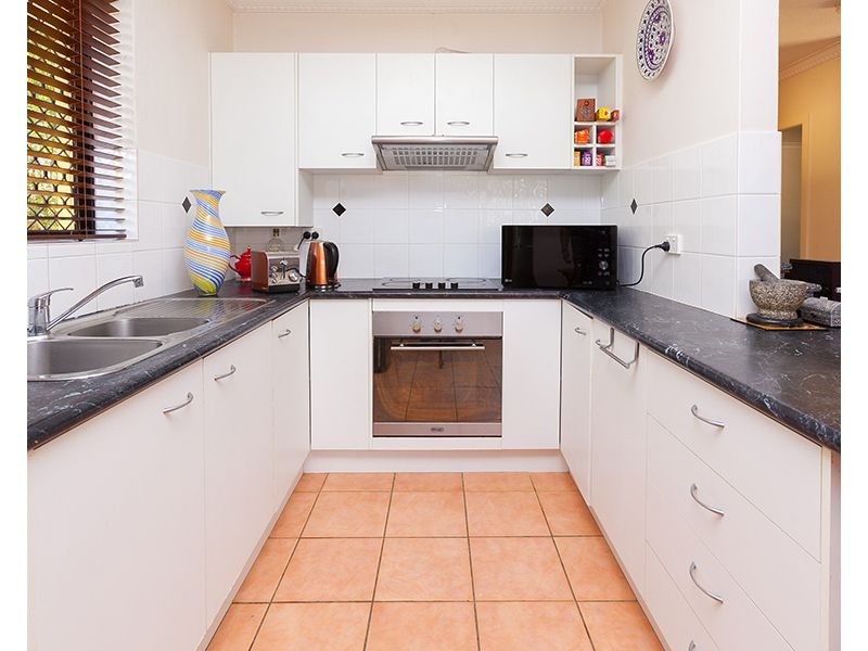 1/30 Cavillon Street, Holland Park QLD 4121