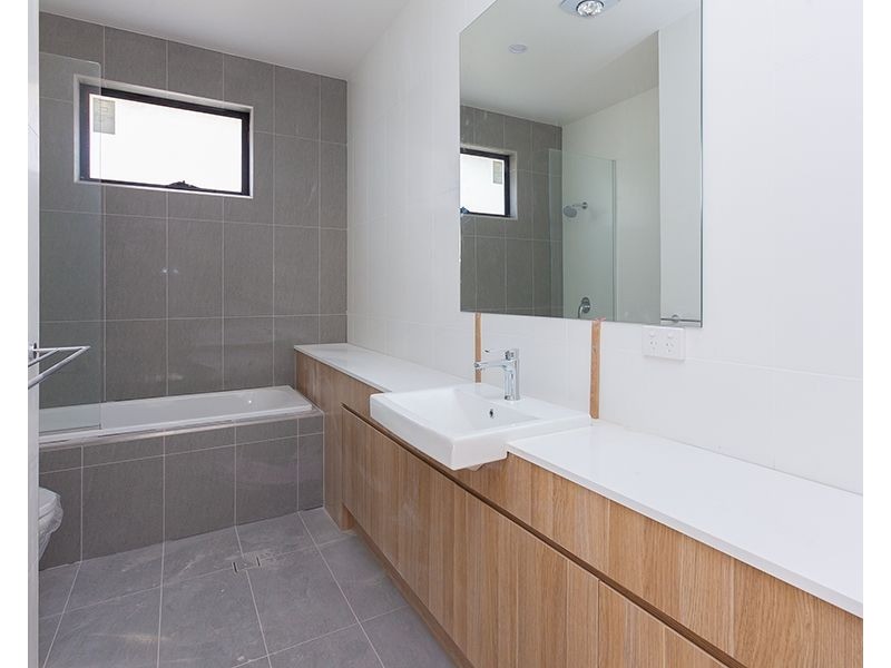 12 Gibson Lane, Morningside QLD 4170