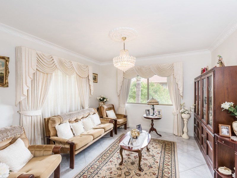 11 Banwell Crescent, Carindale QLD 4152