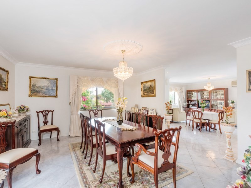 11 Banwell Crescent, Carindale QLD 4152