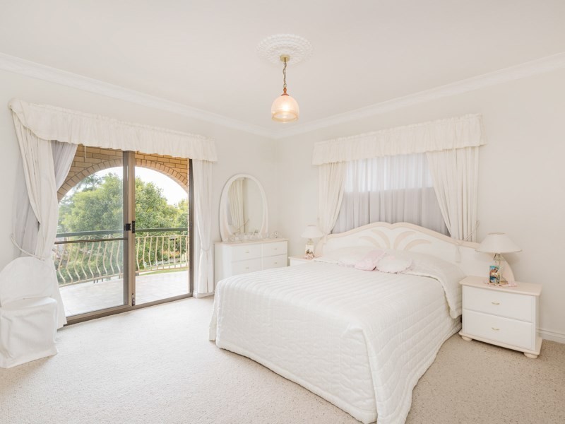 11 Banwell Crescent, Carindale QLD 4152