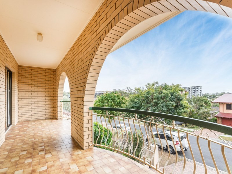 11 Banwell Crescent, Carindale QLD 4152