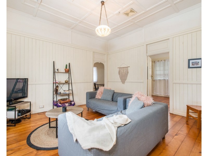 8 Bodalla Street, Norman Park QLD 4170