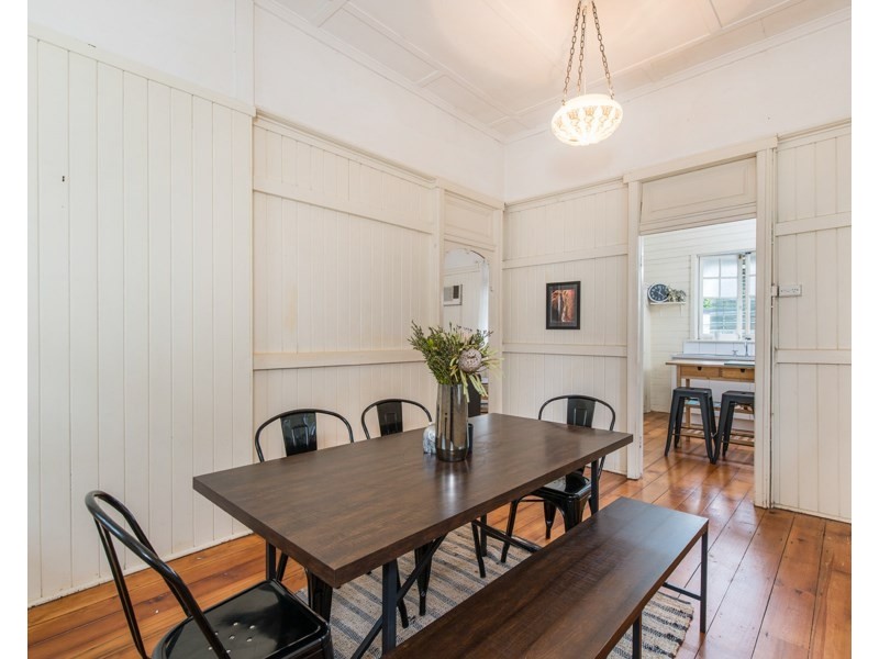 8 Bodalla Street, Norman Park QLD 4170