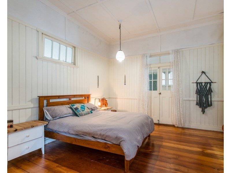 8 Bodalla Street, Norman Park QLD 4170