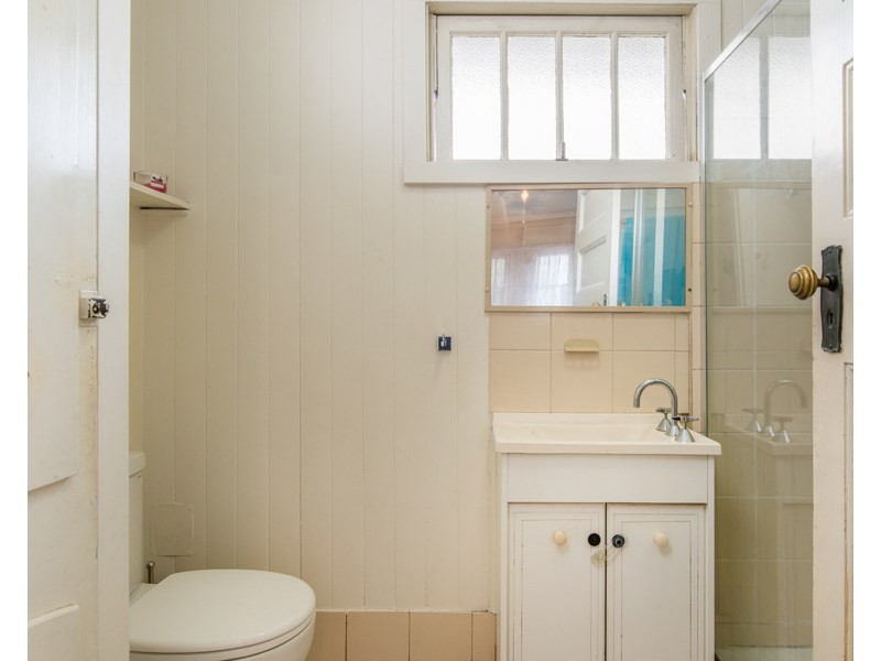 8 Bodalla Street, Norman Park QLD 4170