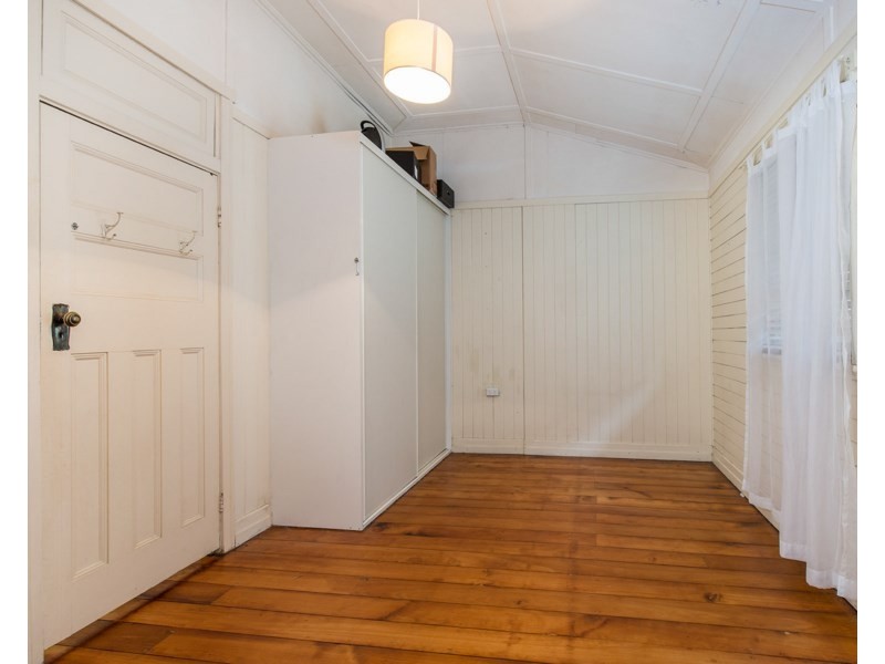 8 Bodalla Street, Norman Park QLD 4170