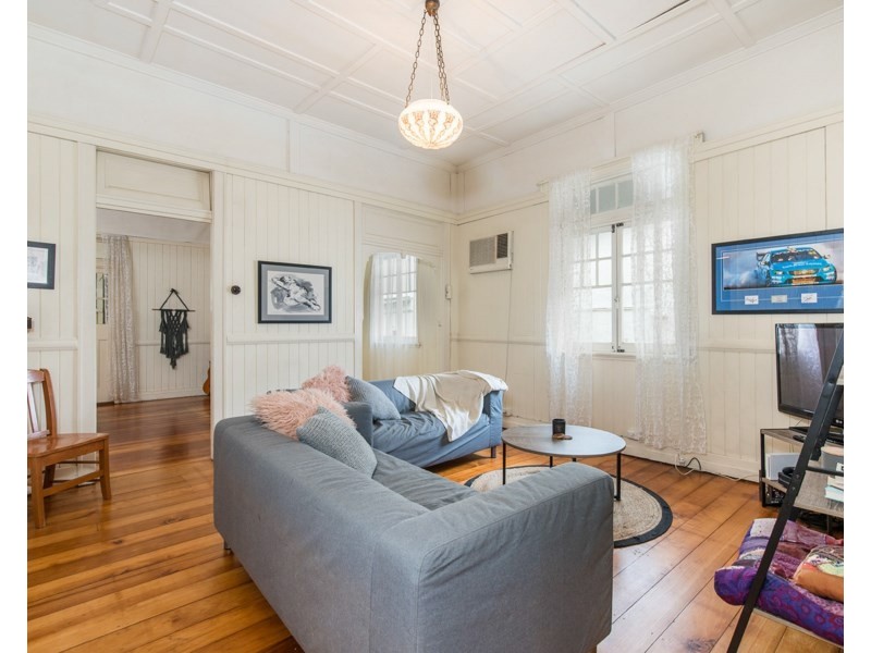 8 Bodalla Street, Norman Park QLD 4170