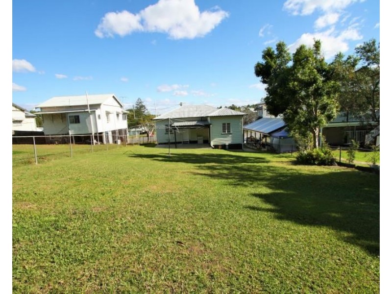 12 Smith Street, Holland Park QLD 4121