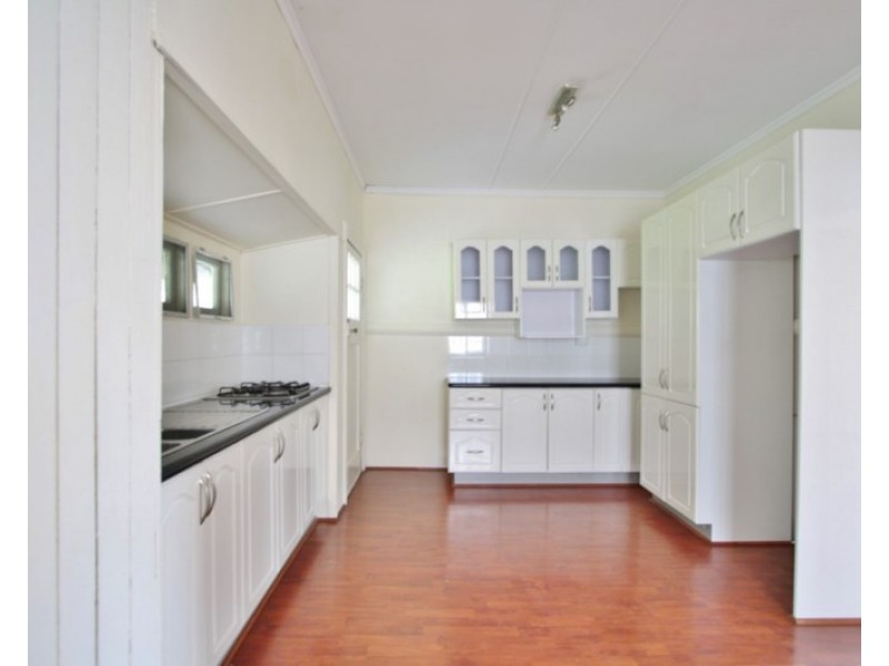 12 Smith Street, Holland Park QLD 4121